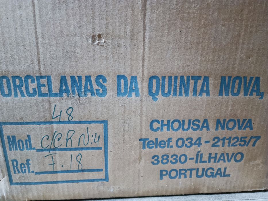 Chávenas e pires de porcelana para café