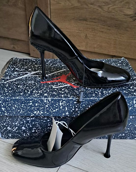 Eleganckie szpilki  lakierki eco skora.Nowe