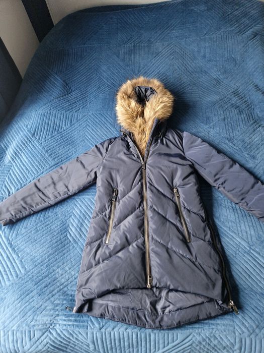 Kurtka puchowa z futrem z jenota ochnik