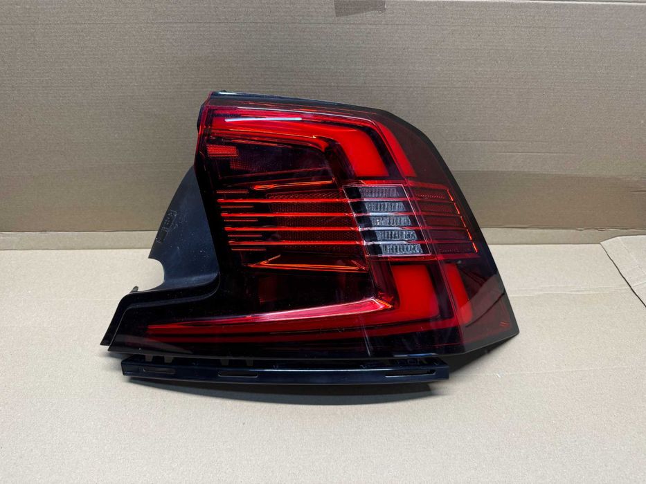 Lampa tylna VOLVO S90 LIFT europa 31108,926