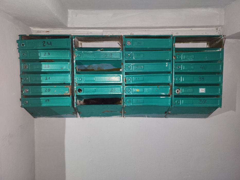 Поштові скриньки в багатоквартирний будинок