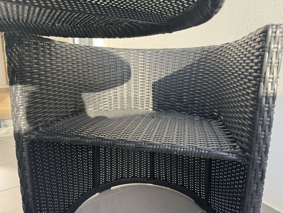 Conjunto mesa com tampo de vidro e duas cadeiras de jardim/exterior