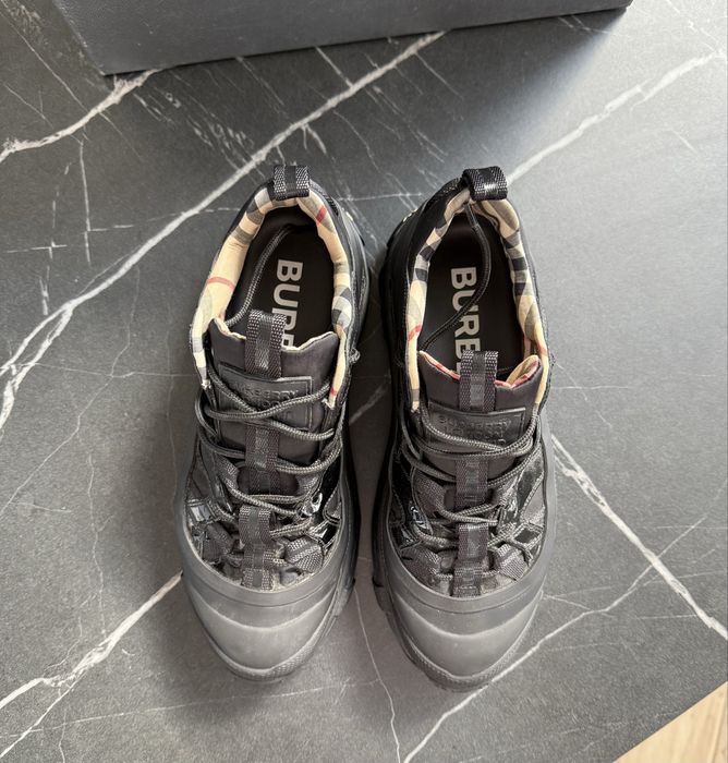 Взуття Burberry
