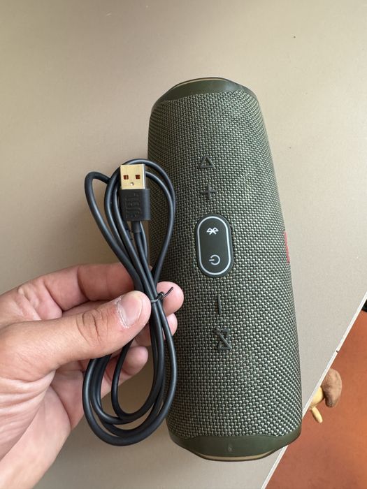 Колонка JBL charge 4
