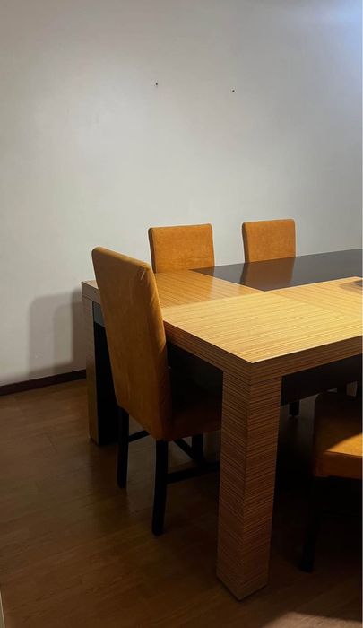 Cadeiras e mesas