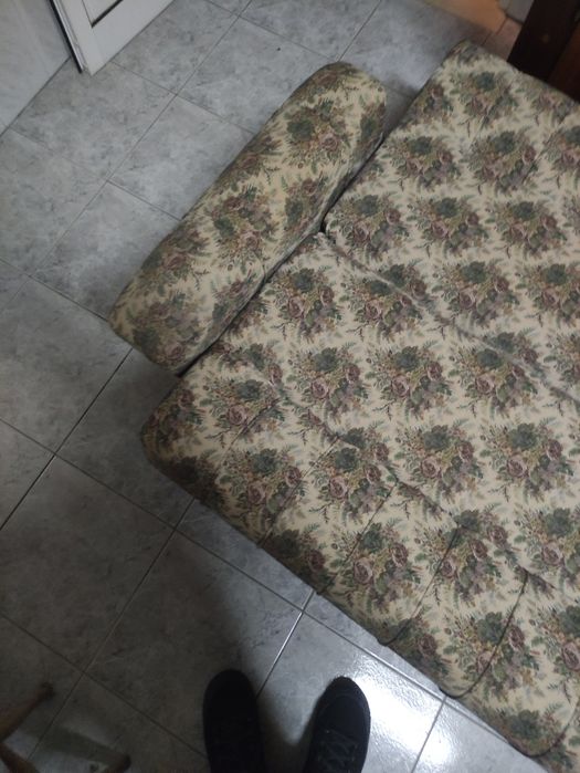Sofá cama usado em bom estado