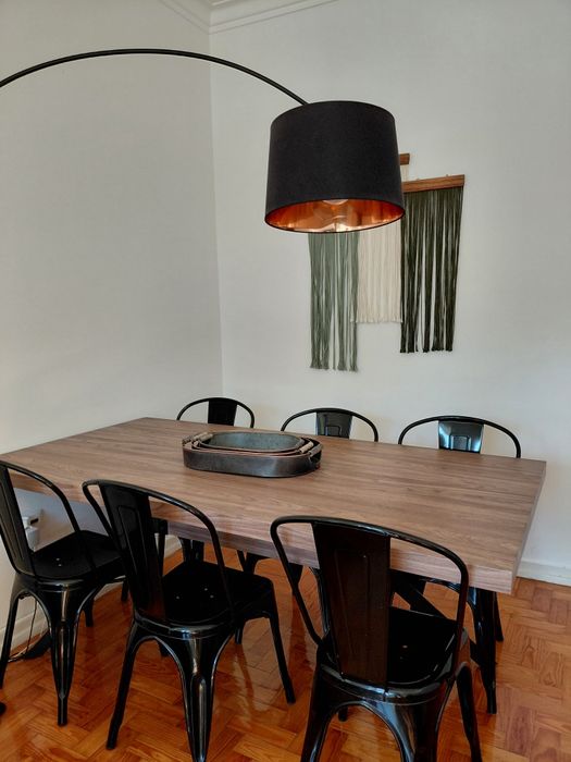 Mesa de jantar com cadeiras