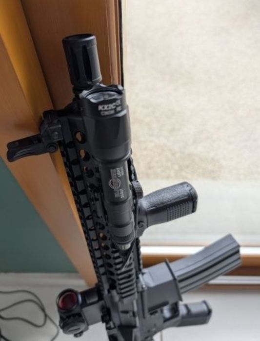 Surefire M600C тактичний ліхтар для зброї з виносною кнопкою