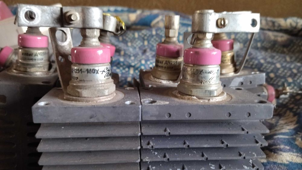 Диоды частотные ДЧ251-160Х-10 обратные с радиаторами и Д161-250-10: 250 ...