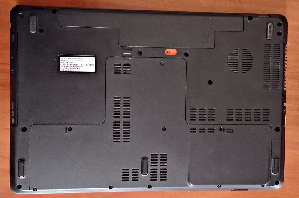 Ноутбук Acer TravelMate P273-MG з екраном 17.3" (1600x900) TN