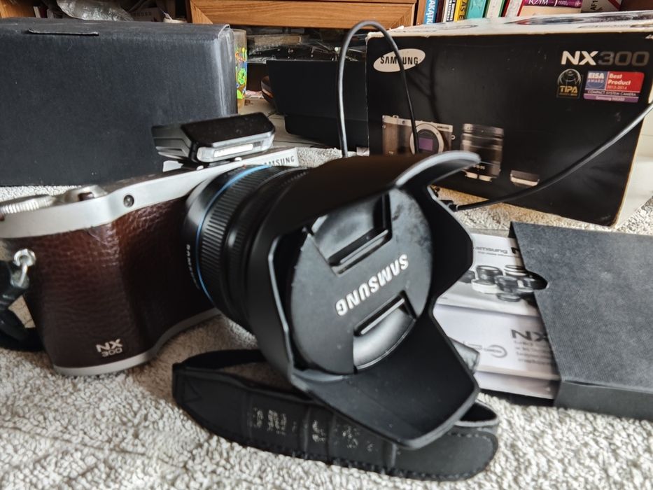 Aparat NX 300 z obiektywem