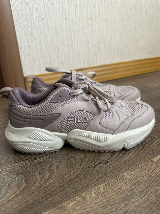 Кросівки Fila.