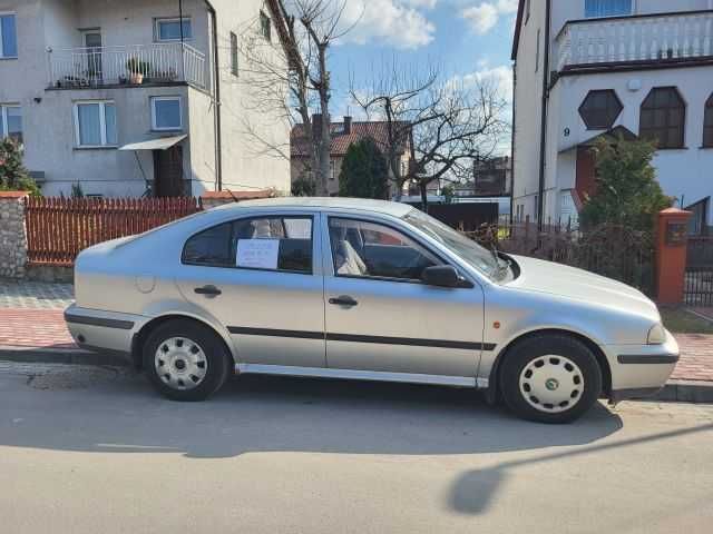 Auto na dojazdy do pracy, szkoły