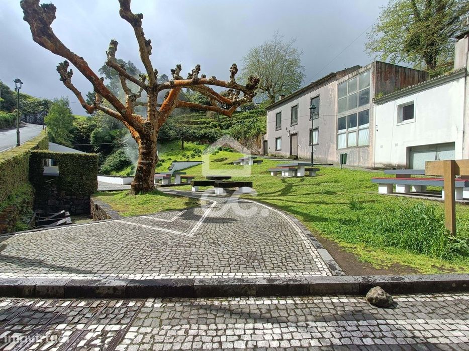 Moradia com 3+2 Quartos - Matriz - Ribeira Grande