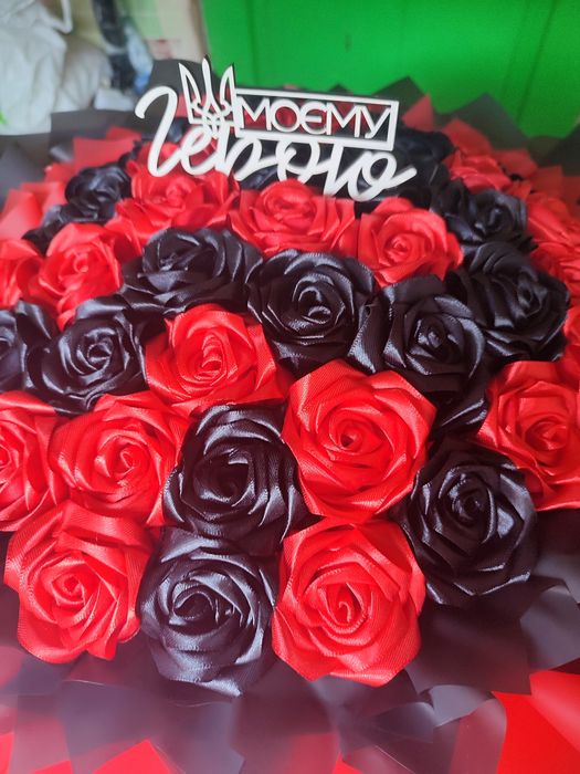 Розы из атласной ленты