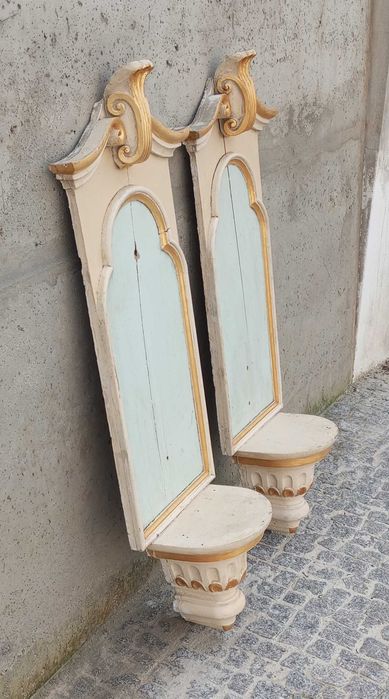 Antigo par de nichos mísulas em madeira