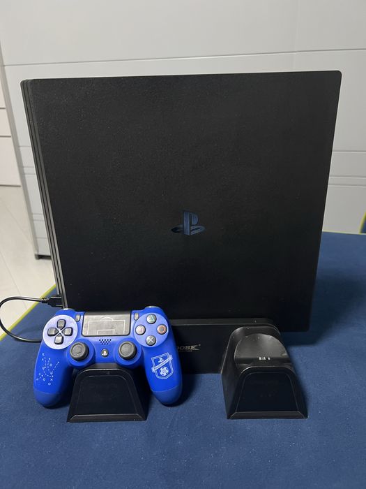 Playstation 4 pro+підставка/докстанція