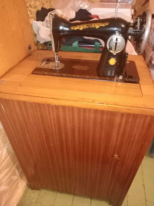 Продам швейную машинку ножную