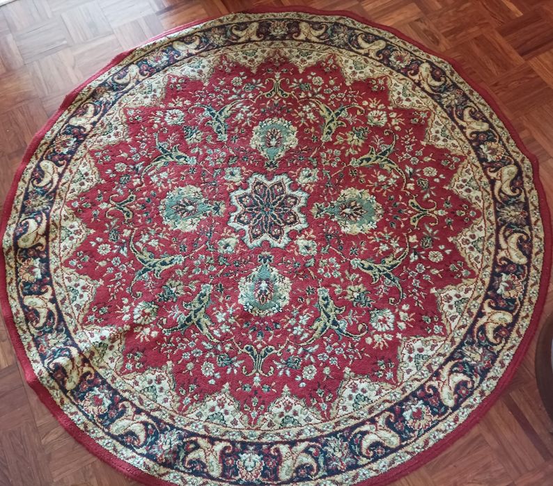 Carpete usada, em bom estado,  Ormuz, vermelha redonda, CUF têxteis La