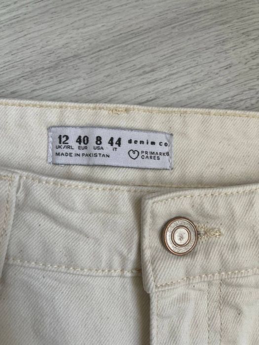 Молочні джинси з високою талією