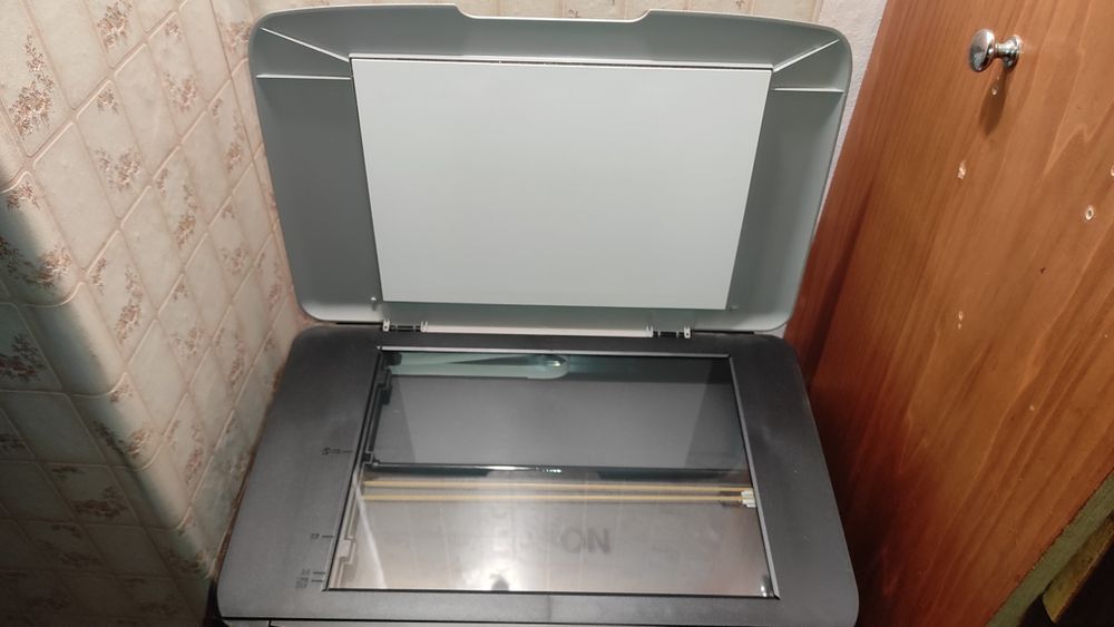 Принтер Epson  Stylus  Poto RX610
Принтер у робоч