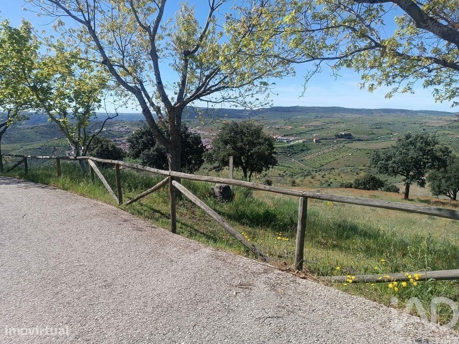 Terreno em Freixo de Espada à Cinta e Mazouco de 49572,00 m2