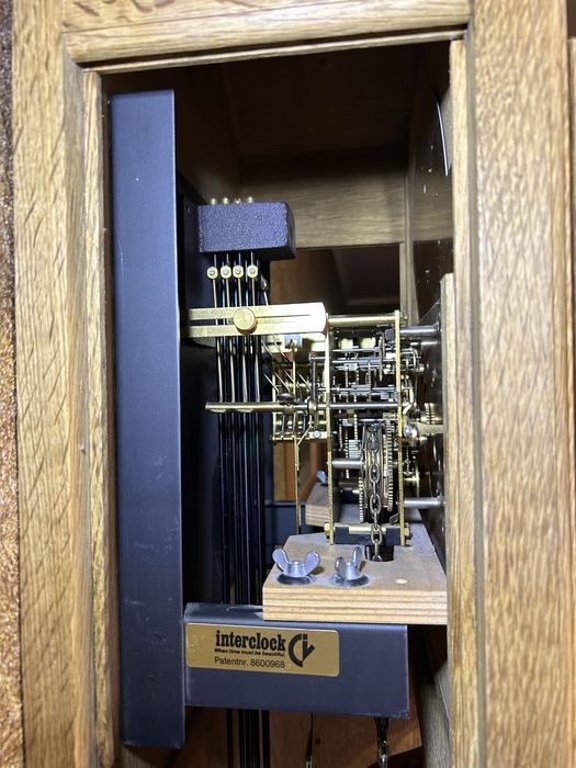 Продам механические настенные часы с четвертным боем. Германия