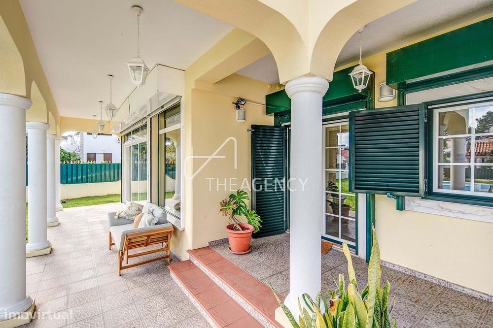 Espaçosa Moradia de 7 Quartos na Aroeira, Perto de Lisboa, Praias e Go