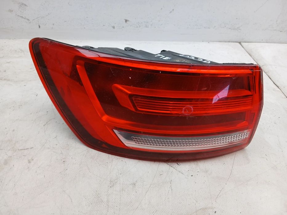 Farolim esquerdo AUDI A4 Avant (8W5, 8WD, B9)