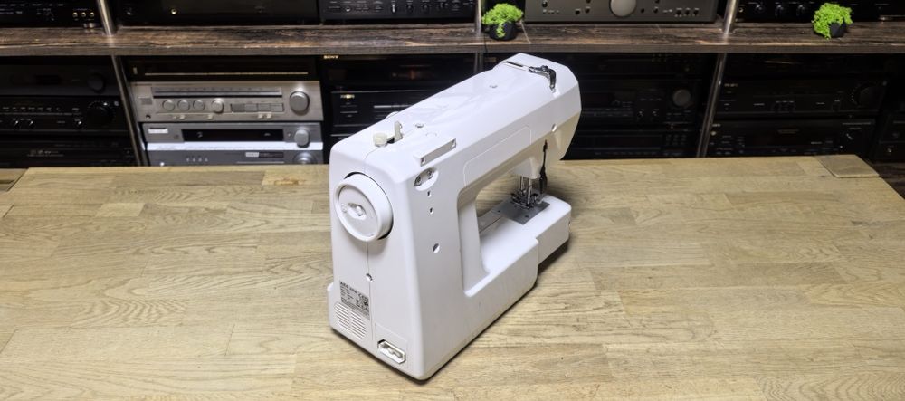 Швейна машинка AEG 11210