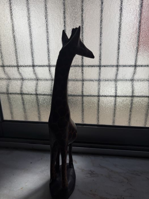 Girafa em madeira, estilo africano