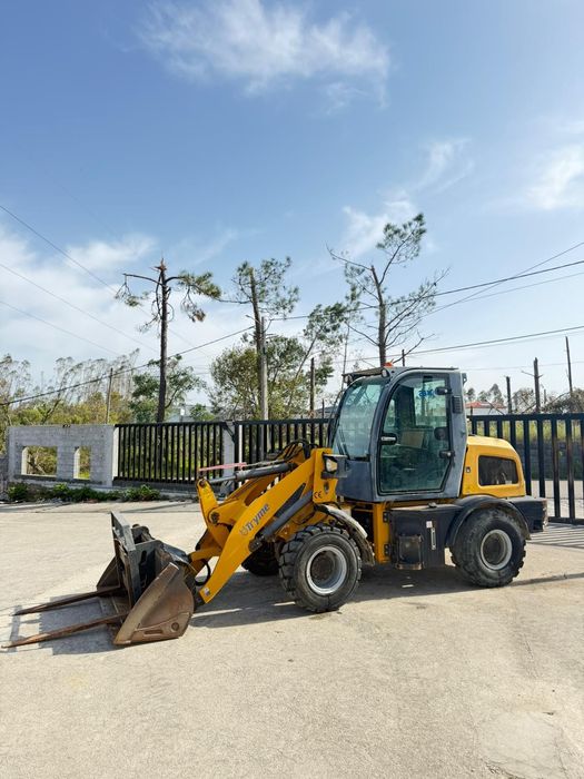 Pá carregadora com matrícula