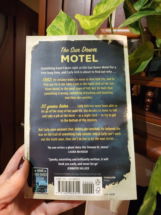 Книги англійською."The Sun Down Motel" by Simone St.James