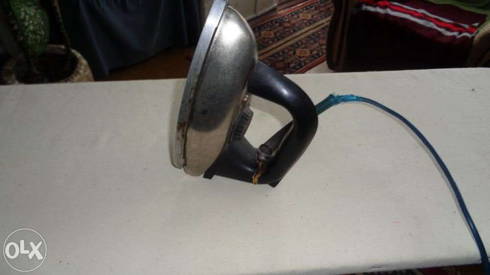 Продам утюг (металический)