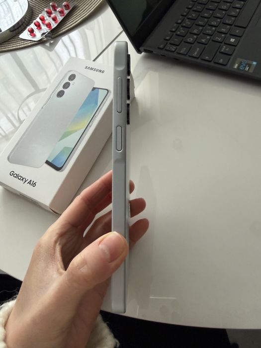 Мобільний телефон Samsung