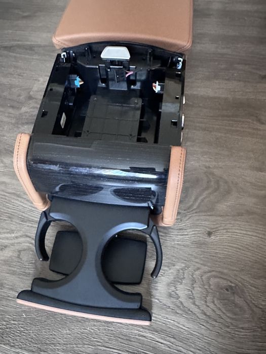 Подлокотнік bmw 7(G 11   - G 12)