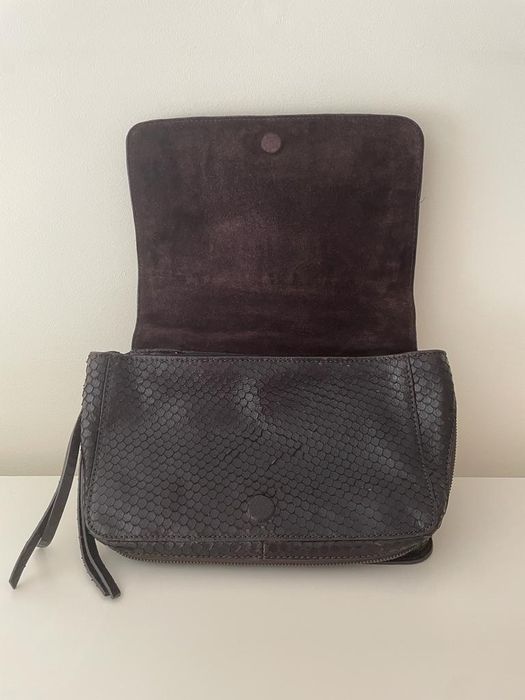 Mala de senhora em pele.