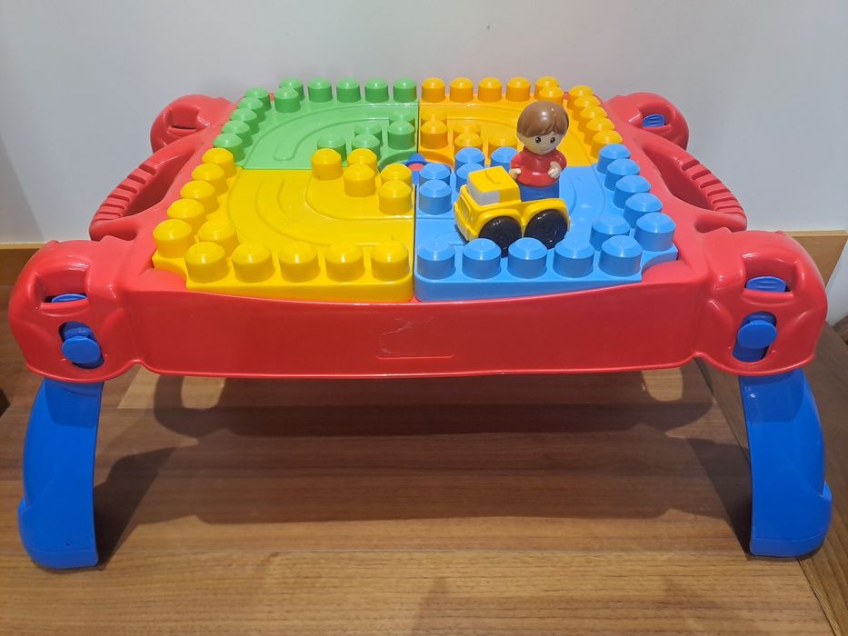 LEGOS -Mesa, pista e caixa de arrumação