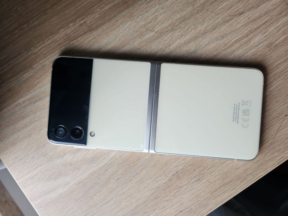 Samsung Z Flip 3 - branco