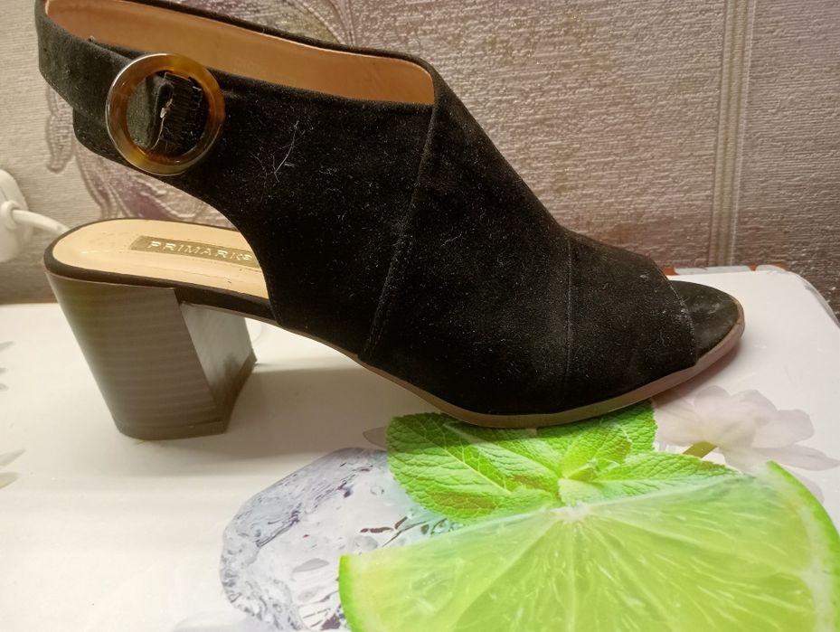 Босоніжки великого розміру.