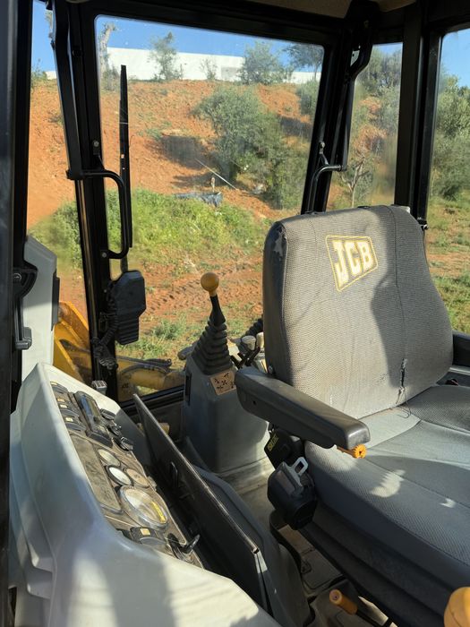 Jbc 4 cx 2001 com 7500 horas