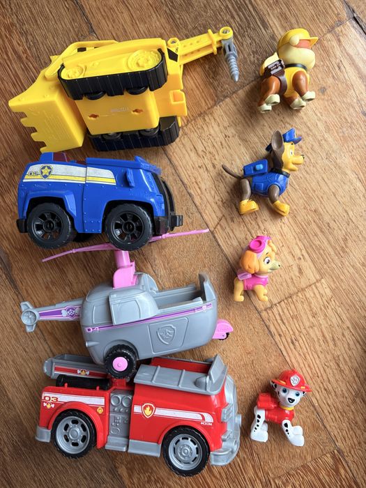 Torre de controlo e bonecos Patrulha Pata