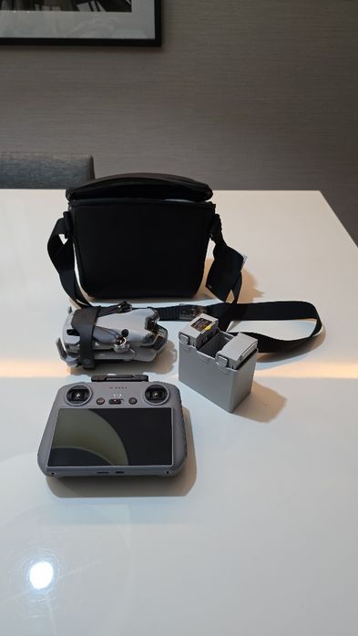 DJI Mini 4 Pro Fly More Combo c/ DJI RC 2 + Care Refresh e 3 baterias