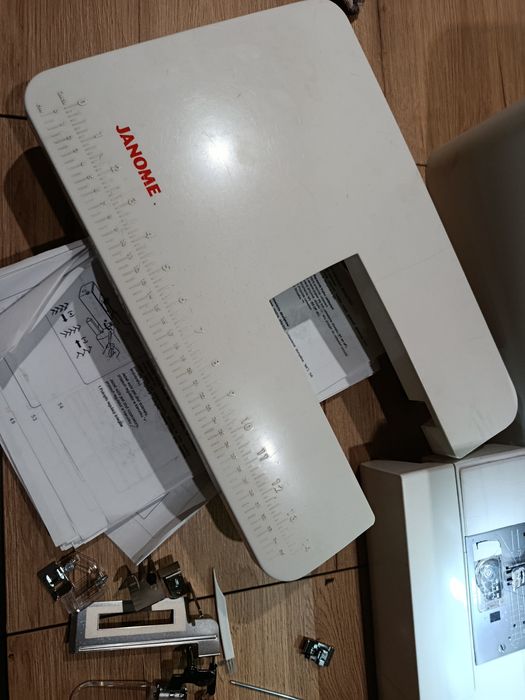 Domowa maszyna do szycia Janome DC7100 - sterowanie komputerem