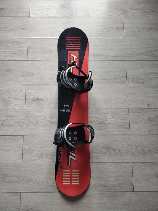 Deska snowboardowa 125 cm z wiązaniami