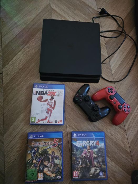 PS4 slim 1TB 2 pady