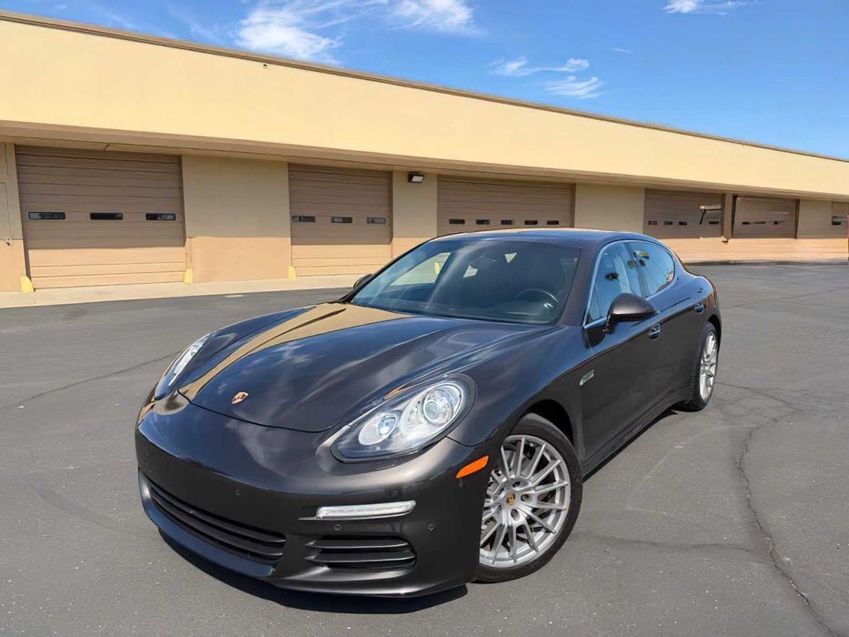 Porsche Panamera 4S      2015