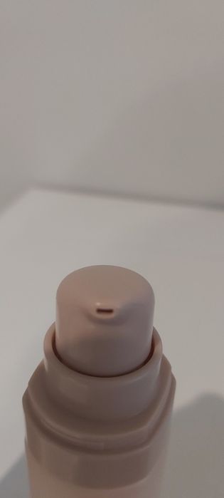 Fenty Beauty podkład 120 i baza pod makijaż