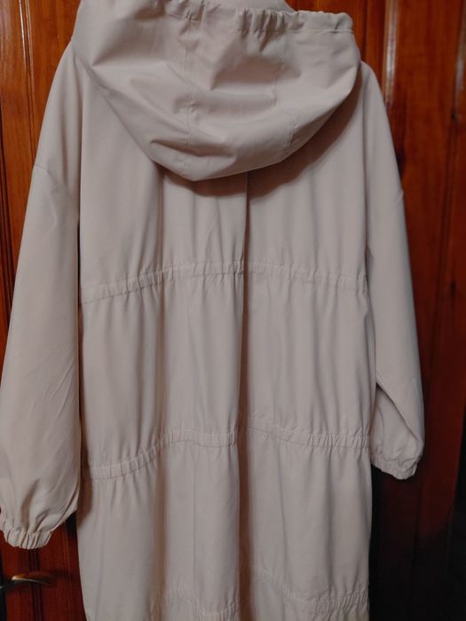 Дощовик, плащ-сукня бежового кольору reserved, розмір l-xxl, стан нової речі