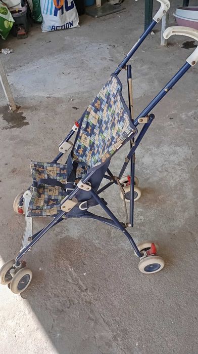 Carro de bebé a funcionar perfeitamente